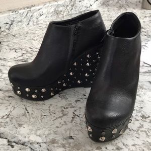 Spiked wedges